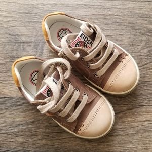 Baby boys shoes size EU 22 (US 6)